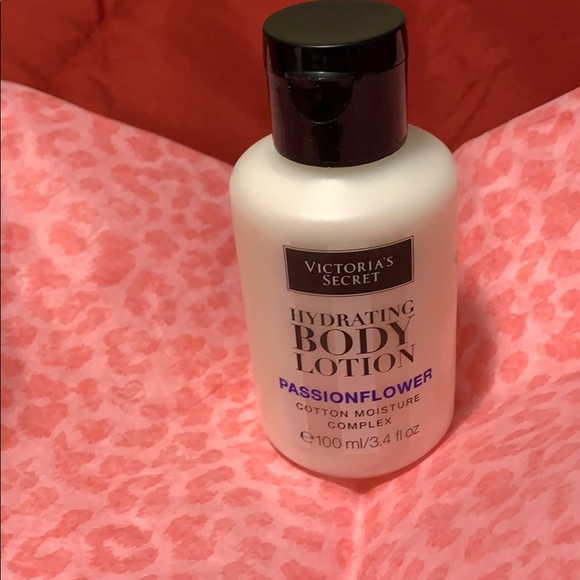 Victoria Secret Lotion - Picture 1 of 4